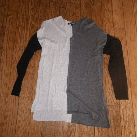 Women's Cotton Blend Long Bodied V-Neck Knit Top - Picture 1 of 2